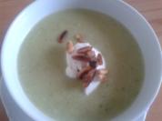 Rosenkohlcremesüppchen mit Hackbällchen - Rezept
