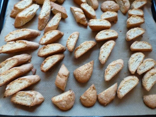 Rezept: Vanille-Cantuccinis mit Walnüssen Bild Nr. 9 Vanille-Cantuccinis mit Walnüssen - Rezept - Bild Nr. 9