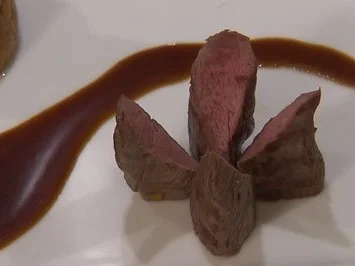 Lammfilets mit Kürbis-Quiche und Süßkartoffeln - Rezept