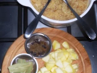 Flönz, oder -  "Jebrat´ne Rotworscht mit Bollen - Appeltitsche".  (Rzpt. um 1950) - Rezept - Bild Nr. 8