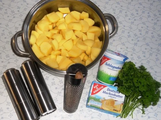 Flönz, oder -  "Jebrat´ne Rotworscht mit Bollen - Appeltitsche".  (Rzpt. um 1950) - Rezept - Bild Nr. 11