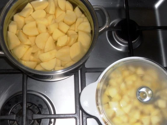 Flönz, oder -  "Jebrat´ne Rotworscht mit Bollen - Appeltitsche".  (Rzpt. um 1950) - Rezept - Bild Nr. 12
