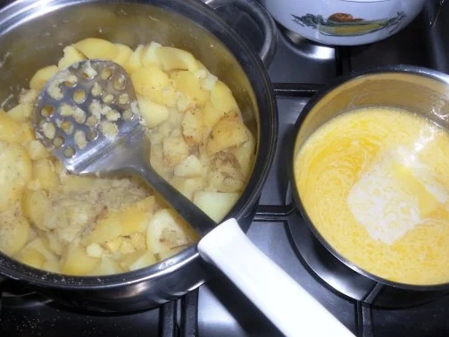 Flönz, oder -  "Jebrat´ne Rotworscht mit Bollen - Appeltitsche".  (Rzpt. um 1950) - Rezept - Bild Nr. 19