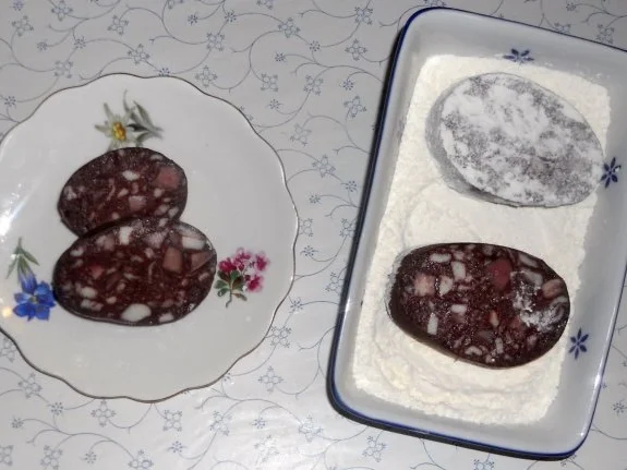 Flönz, oder -  "Jebrat´ne Rotworscht mit Bollen - Appeltitsche".  (Rzpt. um 1950) - Rezept - Bild Nr. 25