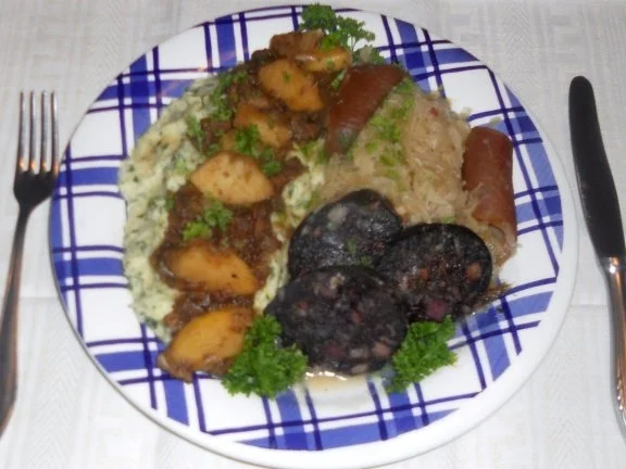 Flönz, oder -  "Jebrat´ne Rotworscht mit Bollen - Appeltitsche".  (Rzpt. um 1950) - Rezept - Bild Nr. 28