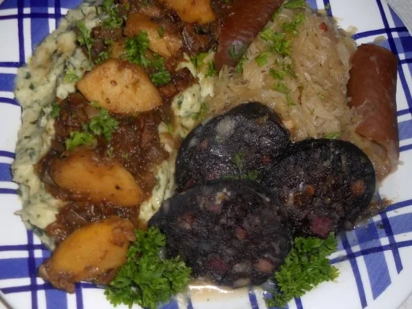 Flönz, oder -  "Jebrat´ne Rotworscht mit Bollen - Appeltitsche".  (Rzpt. um 1950) - Rezept - Bild Nr. 31