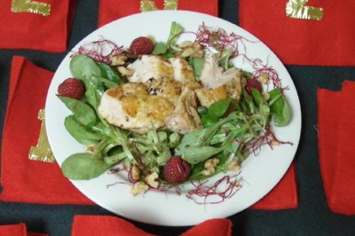 Bilder für Perlhuhnbrust mit Vogerlsalat auf Himbeerdressing - Rezept