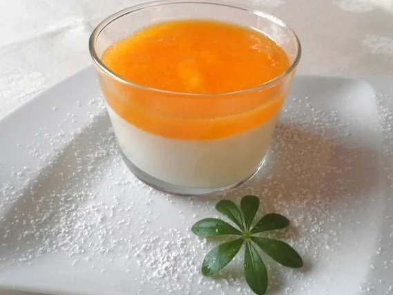 Schmand - Dessert mit Kaki - Sauce ... - Rezept