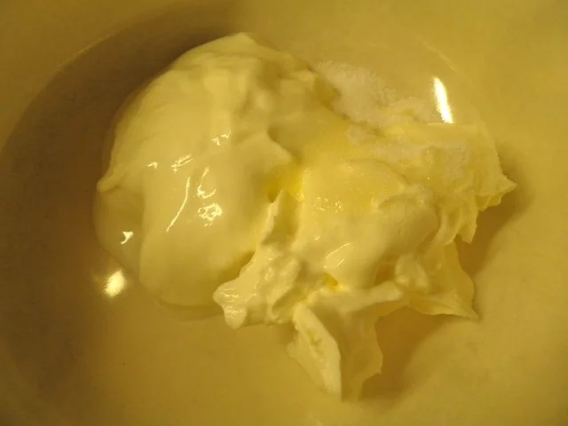 Schmand - Dessert mit Kaki - Sauce ... - Rezept - Bild Nr. 3