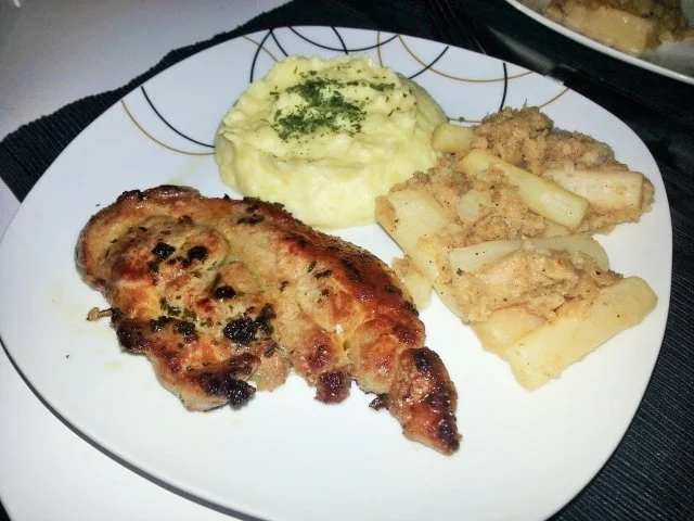 Rezept: Pastinakenpüree mit Pfeffersteaks und Schwarzwurzeln Pastinakenpüree mit Pfeffersteaks und Schwarzwurzeln - Rezept