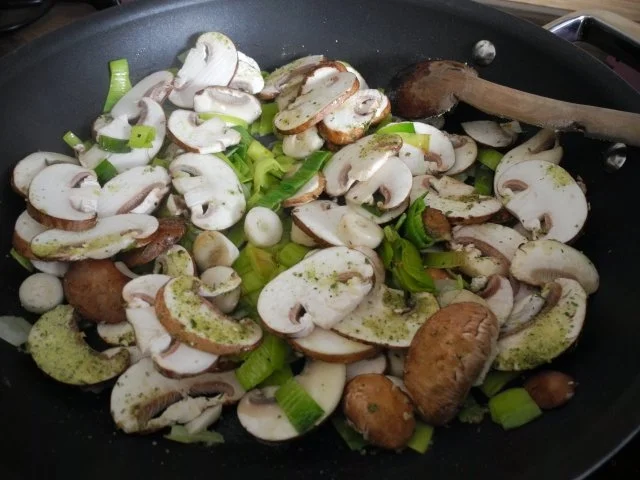 Kunter-Bunte Gemüsepfanne mit Dinkel-Penne - Rezept - Bild Nr. 5