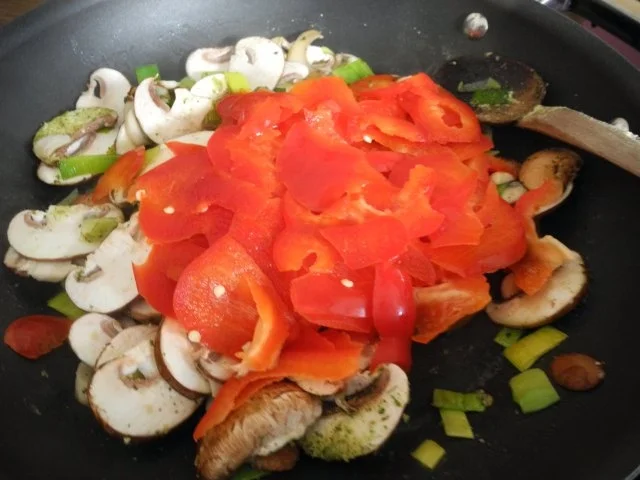 Kunter-Bunte Gemüsepfanne mit Dinkel-Penne - Rezept - Bild Nr. 6