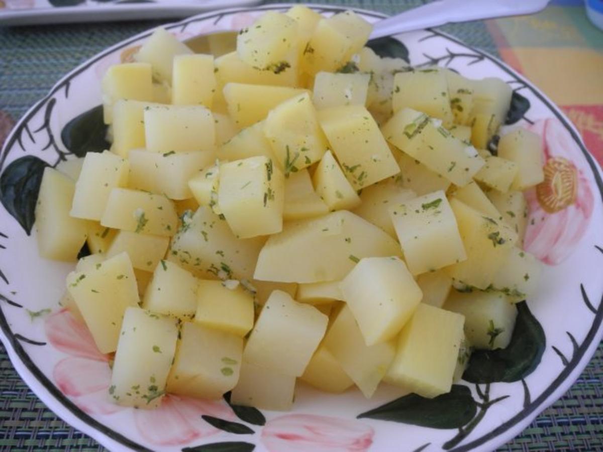Kartoffelwürfel an Zwiebel-Grünkohl mit Soja-Gyros - Rezept - Bild Nr. 2