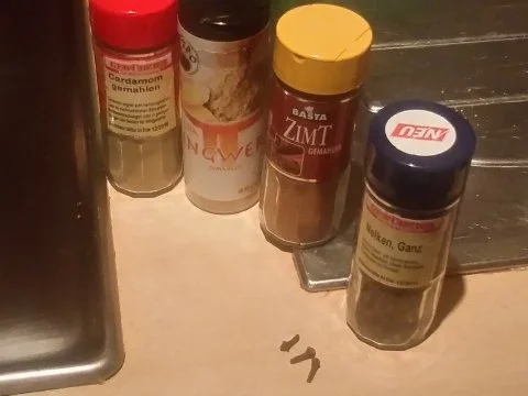 Rezept: Indischer Caij (schwarzer Gewürztee) Bild Nr. 2 Indischer Caij (schwarzer Gewürztee) - Rezept - Bild Nr. 2