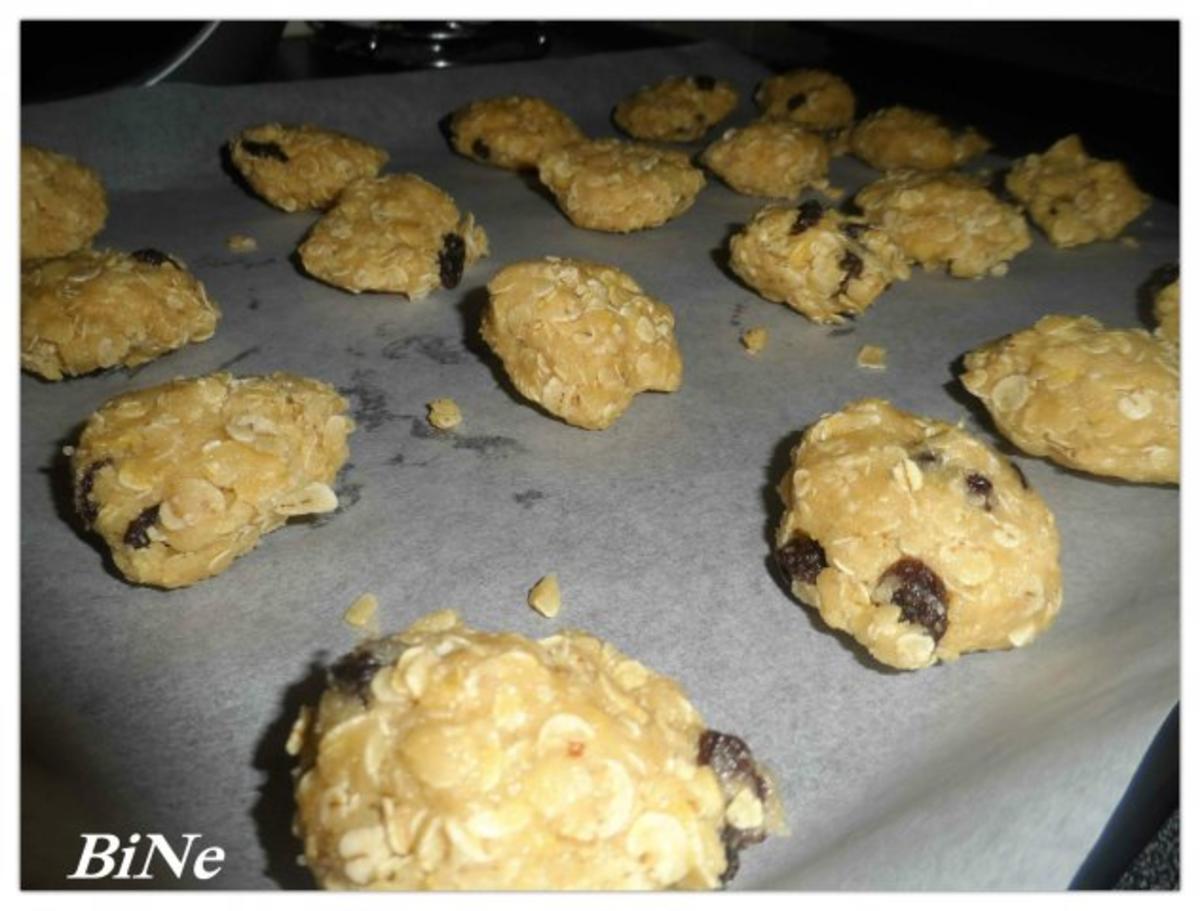 BiNe` S MAKRONEN MIT HAFERFLOCKEN &amp; ROSINEN - Rezept - kochbar.de