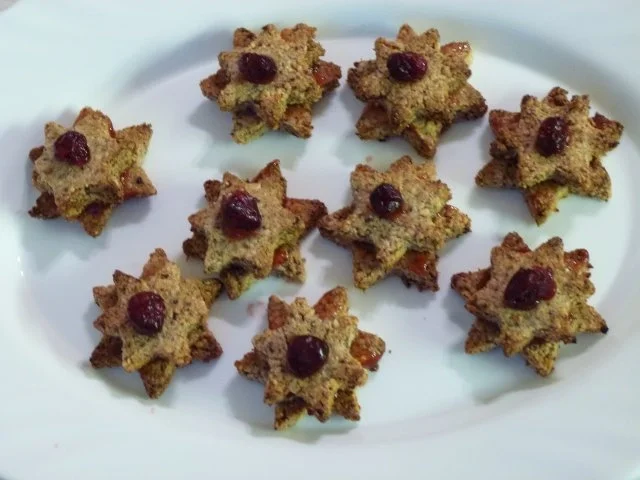 Rezept: Haselnuss-Cranberry- Sterne Haselnuss-Cranberry- Sterne - Rezept