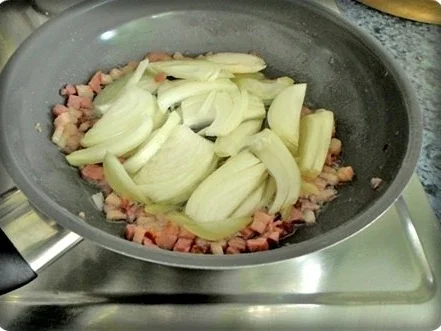 Rezept: Deftige Bratkartoffeln mit Hacksteaks Bild Nr. 4 Deftige Bratkartoffeln mit Hacksteaks - Rezept - Bild Nr. 4