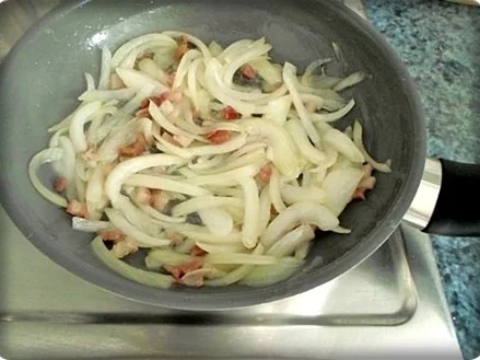 Rezept: Deftige Bratkartoffeln mit Hacksteaks Bild Nr. 5 Deftige Bratkartoffeln mit Hacksteaks - Rezept - Bild Nr. 5