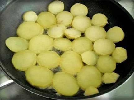 Rezept: Deftige Bratkartoffeln mit Hacksteaks Bild Nr. 6 Deftige Bratkartoffeln mit Hacksteaks - Rezept - Bild Nr. 6