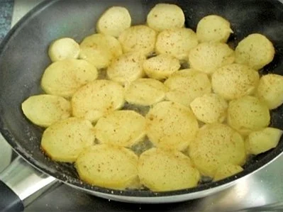 Rezept: Deftige Bratkartoffeln mit Hacksteaks Bild Nr. 7 Deftige Bratkartoffeln mit Hacksteaks - Rezept - Bild Nr. 7