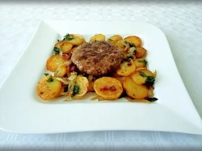 Rezept: Deftige Bratkartoffeln mit Hacksteaks Bild Nr. 19 Deftige Bratkartoffeln mit Hacksteaks - Rezept - Bild Nr. 19