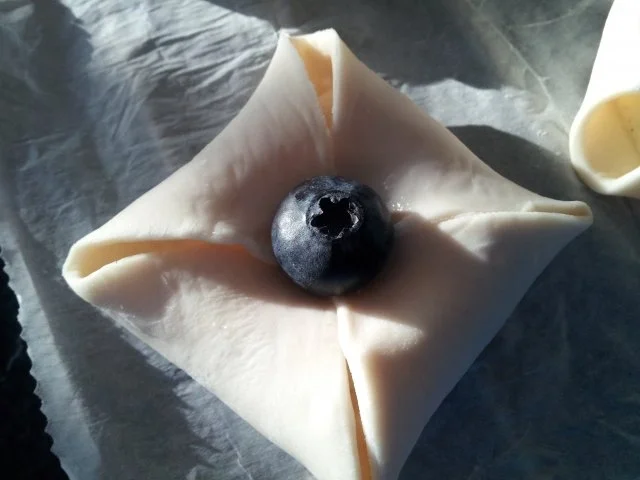 Rezept: Mini Topfengolatschen mit einer Heidelbeer-Topfenfülle Bild Nr. 6 Mini Topfengolatschen mit einer Heidelbeer-Topfenfülle - Rezept - Bild Nr. 6