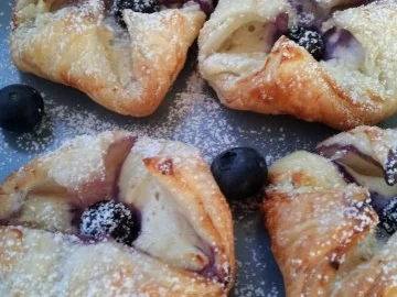 Rezept: Mini Topfengolatschen mit einer Heidelbeer-Topfenfülle Bild Nr. 7 Mini Topfengolatschen mit einer Heidelbeer-Topfenfülle - Rezept - Bild Nr. 7