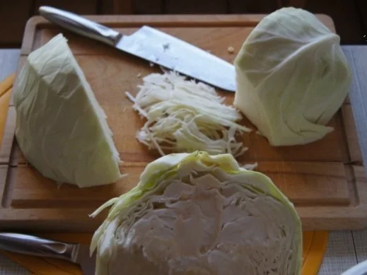 Schweinekrustenbraten mit Bayrisch-Kraut und Kartoffel-Speck-Knödel - Rezept - Bild Nr. 15