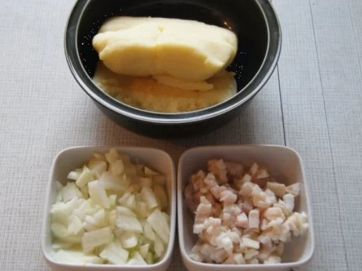 Schweinekrustenbraten mit Bayrisch-Kraut und Kartoffel-Speck-Knödel - Rezept - Bild Nr. 20