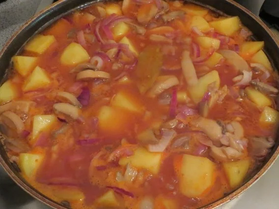 Kochen: Kartoffel-Gulasch - Rezept - Bild Nr. 4