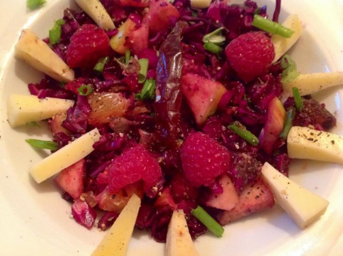 Rotkohlsalat mit Rotkohl frisch geschnitten und Clementinen - Rezept ...