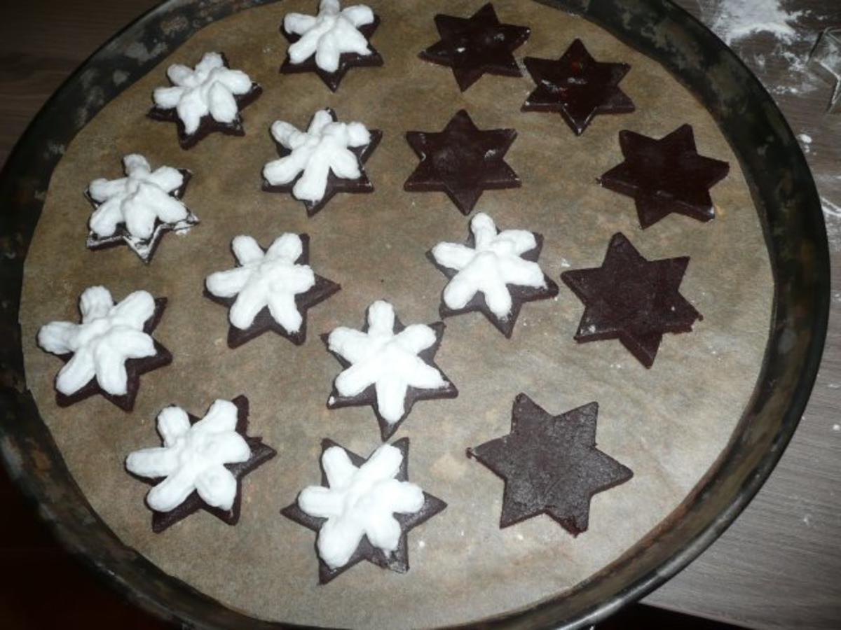 Weihnachtsgebäck : Schoko - Espresso Sterne mit Blüten - Haube. - Rezept - Bild Nr. 5