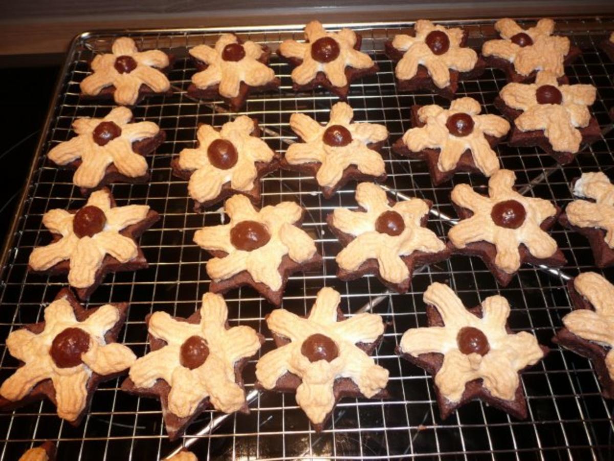 Weihnachtsgebäck : Schoko - Espresso Sterne mit Blüten - Haube 