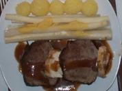 Zweierlei Sauerbraten, Schwarzwurzeln, Miniklöße - Rezept