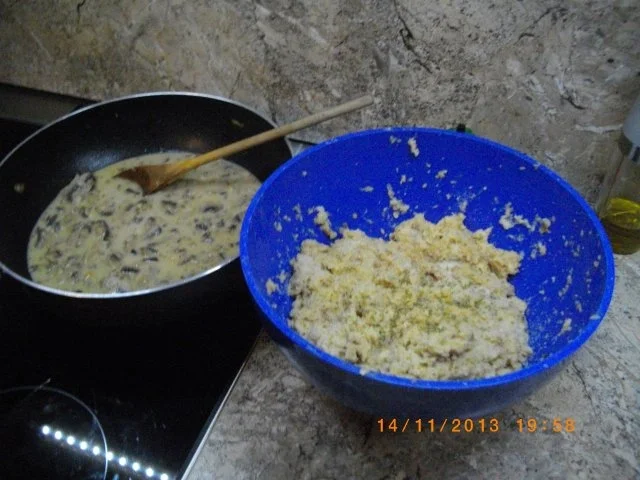 Rezept: Rahmchamignons mit Semmelknödel Rahmchamignons mit Semmelknödel - Rezept