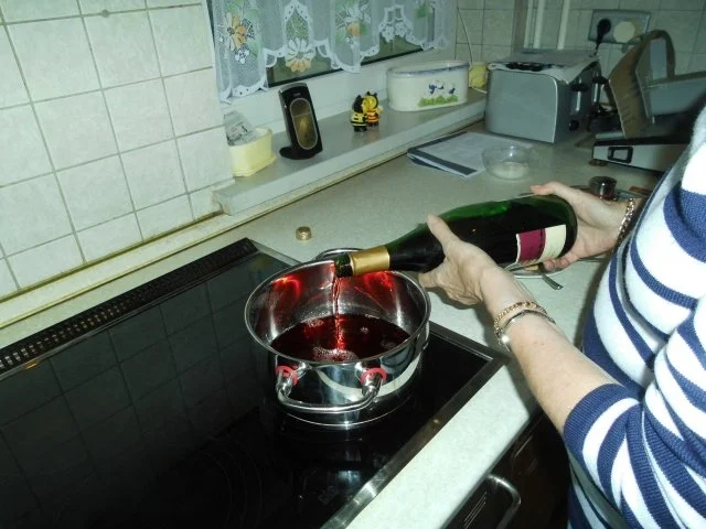 Rezept: Warme, weihnachtliche Getränke: Hypocras Bild Nr. 5 Warme, weihnachtliche Getränke: Hypocras - Rezept - Bild Nr. 5