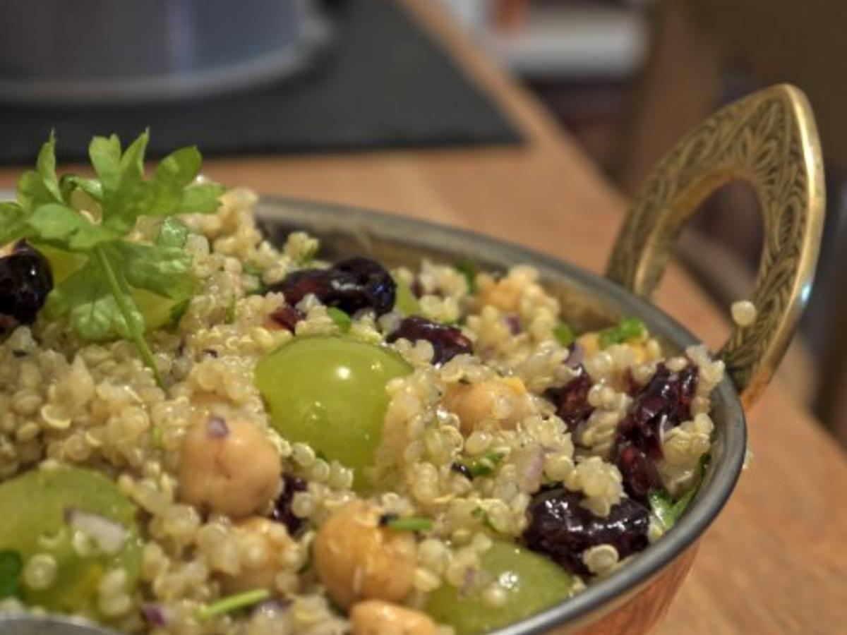 Quinoa Trauben Salat - einfach - 70 kcal/100g