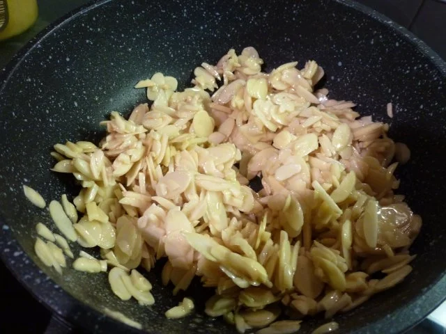 Rezept: Würfel mit Mandeln Bild Nr. 6 Würfel mit Mandeln - Rezept - Bild Nr. 6