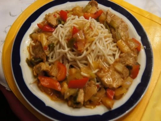 Rezept: Schweinefilet-Ananas-Wok mit chinesischen Nudeln Schweinefilet-Ananas-Wok mit chinesischen Nudeln - Rezept