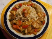 Schweinefilet-Ananas-Wok mit chinesischen Nudeln - Rezept