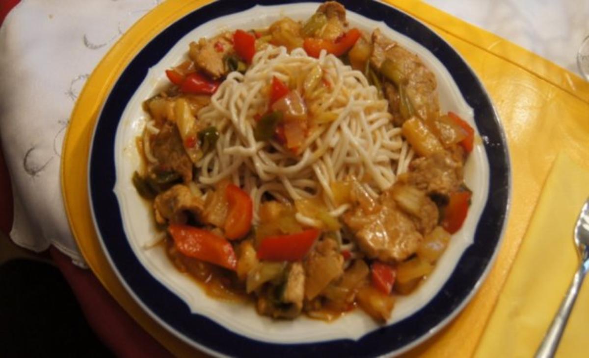 Bilder für Schweinefilet-Ananas-Wok mit chinesischen Nudeln - Rezept