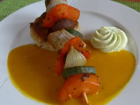 Gemüsespieß an Kürbissoße - Rezept