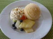 Geeiste Melone an Obst und Quark nach Budwig - Rezept