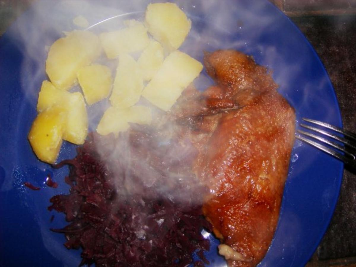 halbe Ente mit Rotkohl und Kartoffeln - Rezept