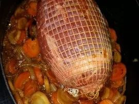 Rezept: Hirschrollbraten mit Kaiserschoten und Babymöhrchen Bild Nr. 2 Hirschrollbraten mit Kaiserschoten und Babymöhrchen - Rezept - Bild Nr. 2