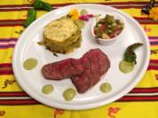 Rinderfilet auf Aztekentorte, dazu ein Ceviche aus Kaktusblättern - Rezept