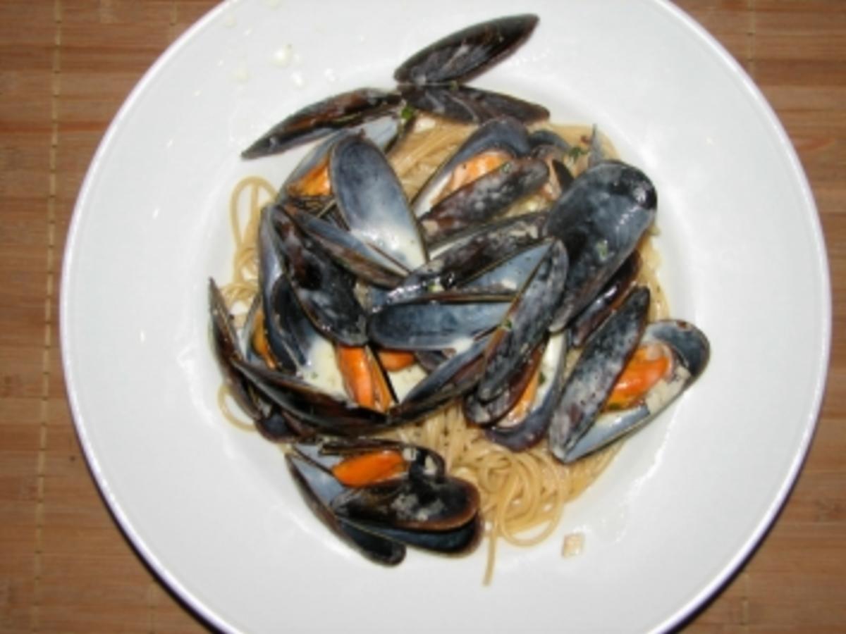 Miesmuscheln in Weißweinsoße zu Spaghetti - schnell &amp; einfach - von ...