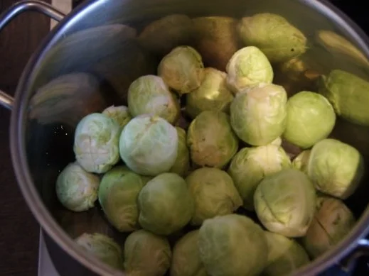 Rezept: Schollenfilet -Finkenwerder Art- mit Rosenkohl und Kartoffelstampf Bild Nr. 3 Schollenfilet -Finkenwerder Art- mit Rosenkohl und Kartoffelstampf - Rezept - Bild Nr. 3