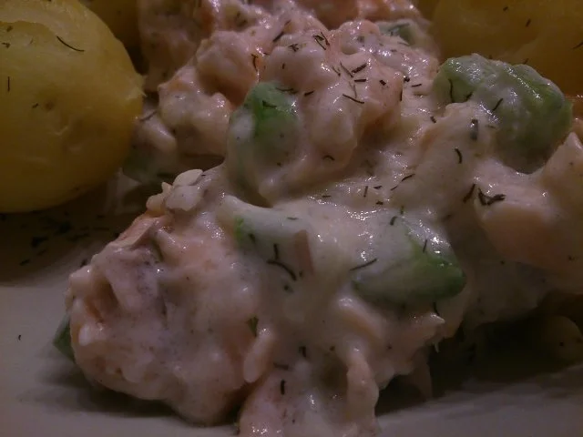 Rezept: Räucherlachs-Salat mit Apfel und Meerrettich Räucherlachs-Salat mit Apfel und Meerrettich - Rezept