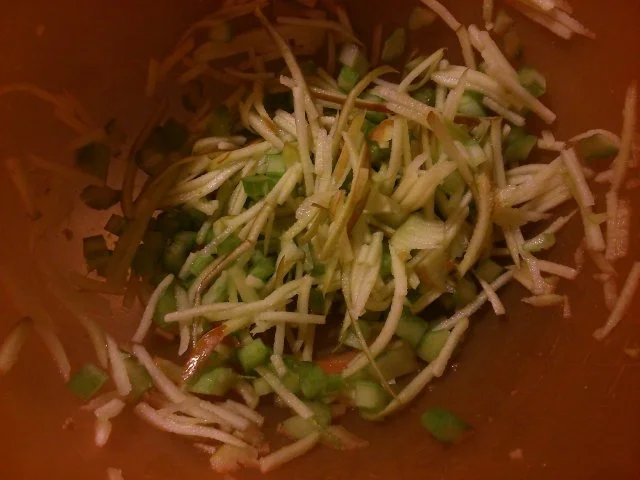 Rezept: Räucherlachs-Salat mit Apfel und Meerrettich Bild Nr. 2 Räucherlachs-Salat mit Apfel und Meerrettich - Rezept - Bild Nr. 2